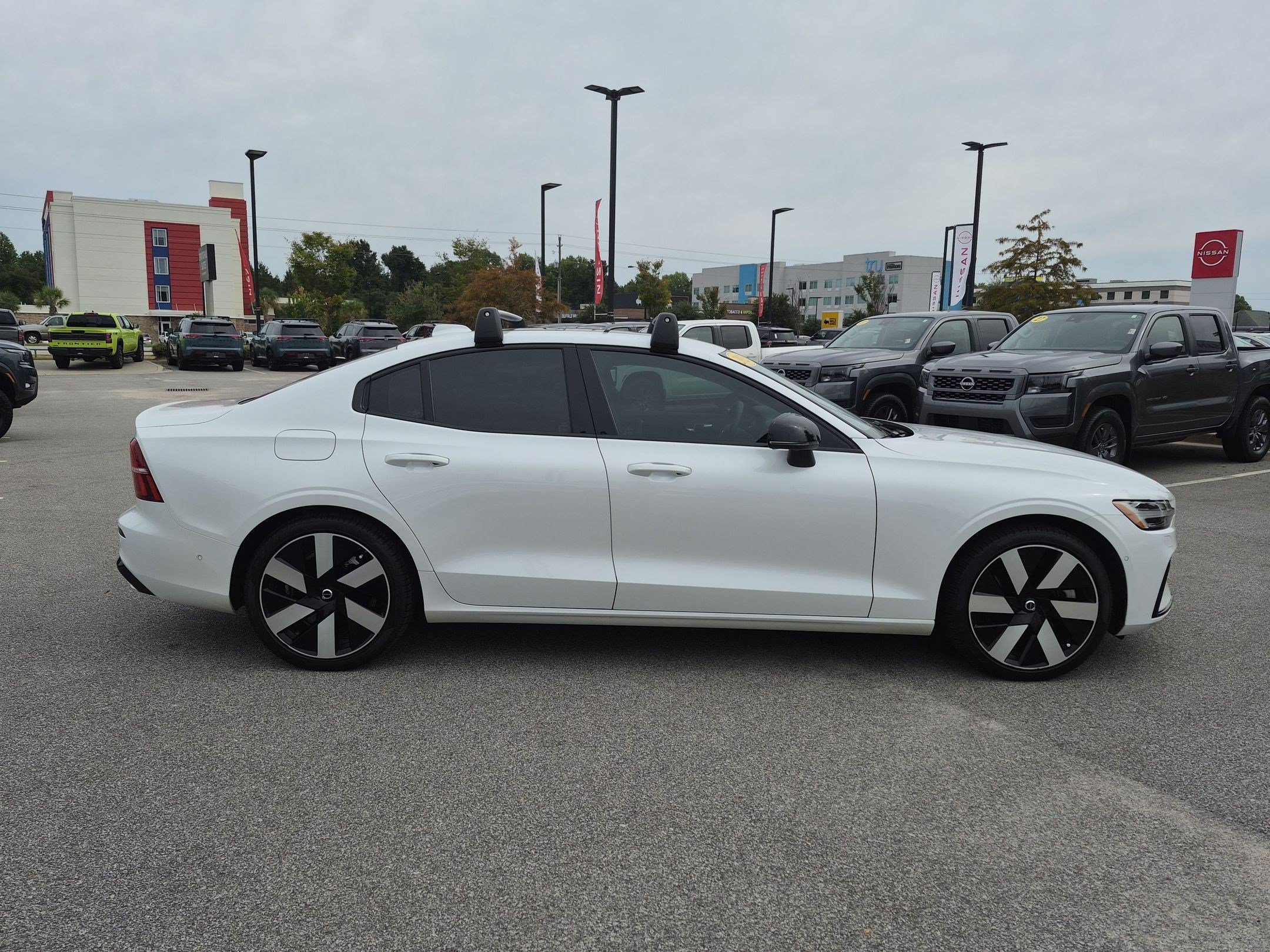 Used 2023 Volvo S60 T8 Plus w/ Climate Package AWD/4WD image 2