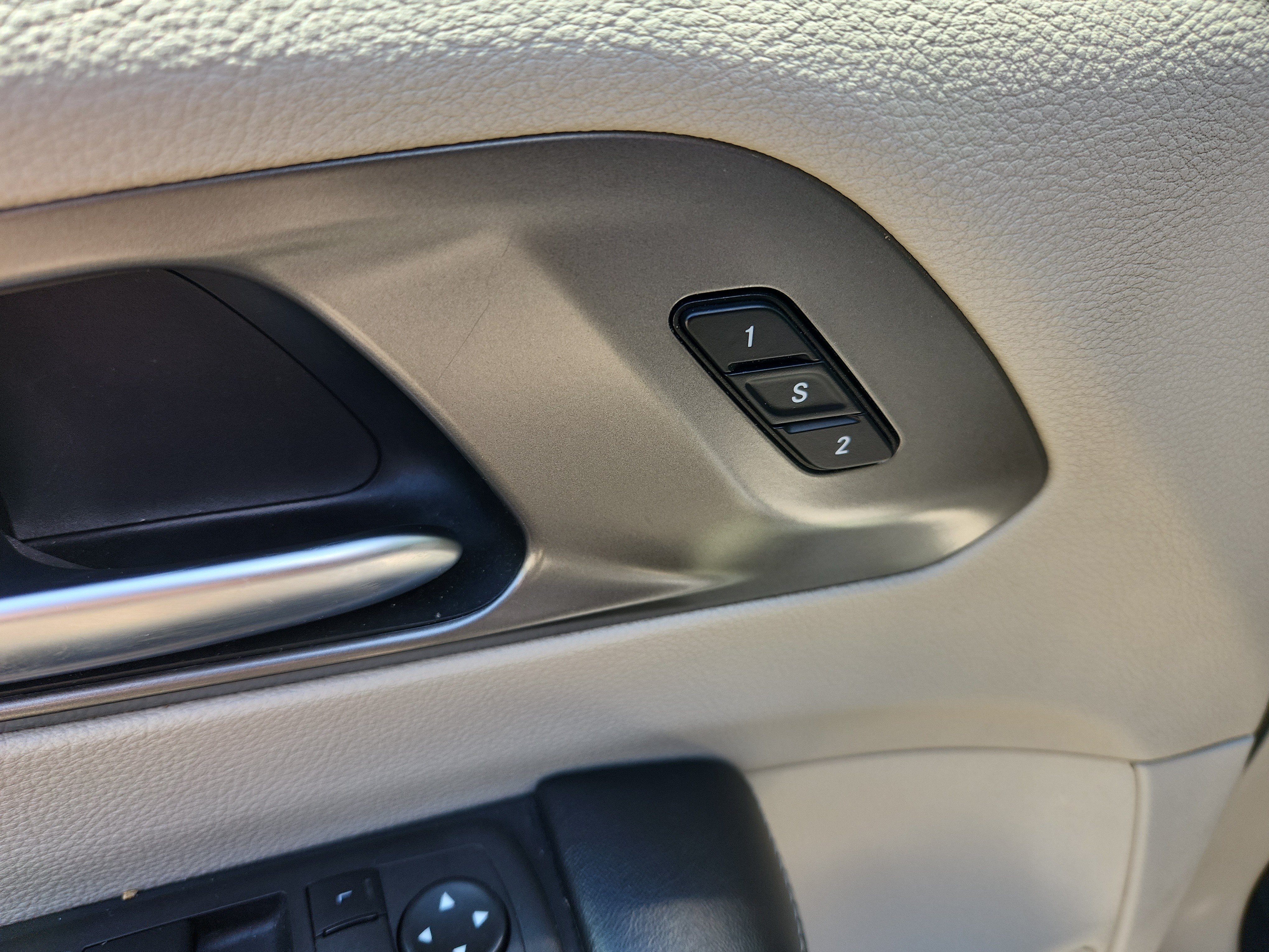 Used 2022 Chrysler Pacifica Touring-L FWD image 13