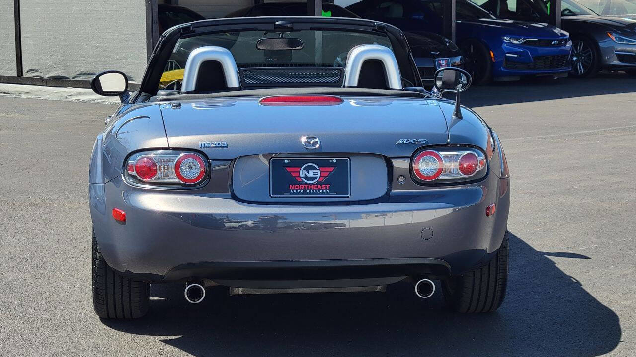 Used 2006 MAZDA MX-5 Miata Touring RWD image 10
