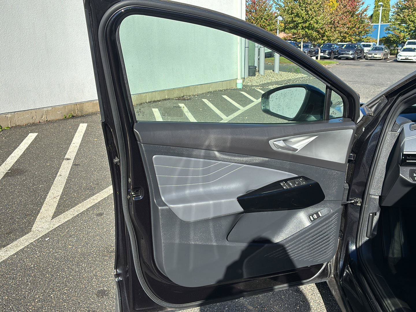 Used 2023 Volkswagen ID.4 Pro S AWD/4WD image 25