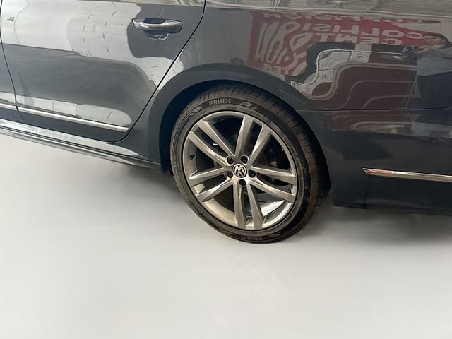 Used 2017 Volkswagen Passat 1.8T R-Line w/ R-Line Lighting Package FWD image 30