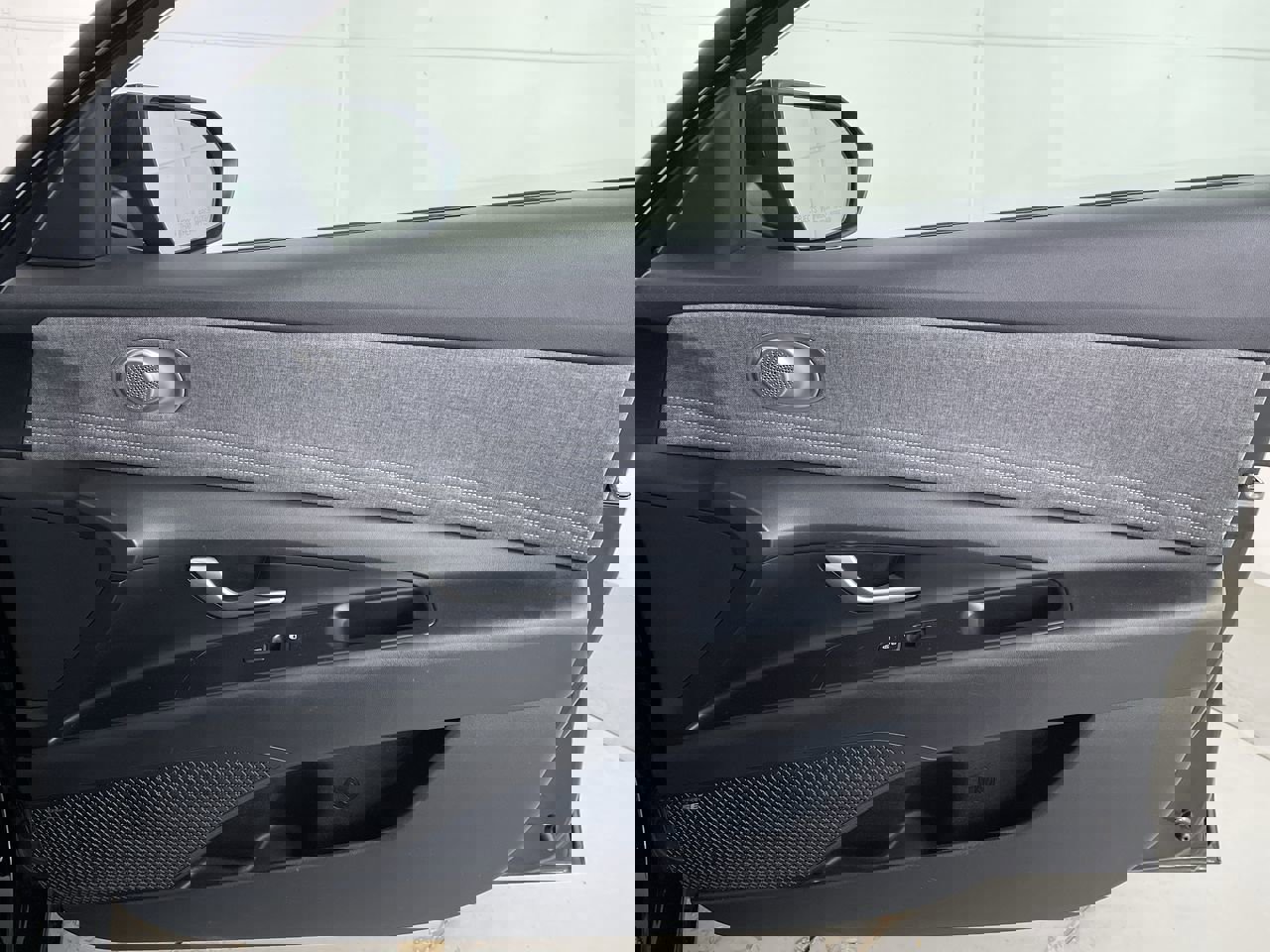 Used 2023 Hyundai Elantra Limited image 23