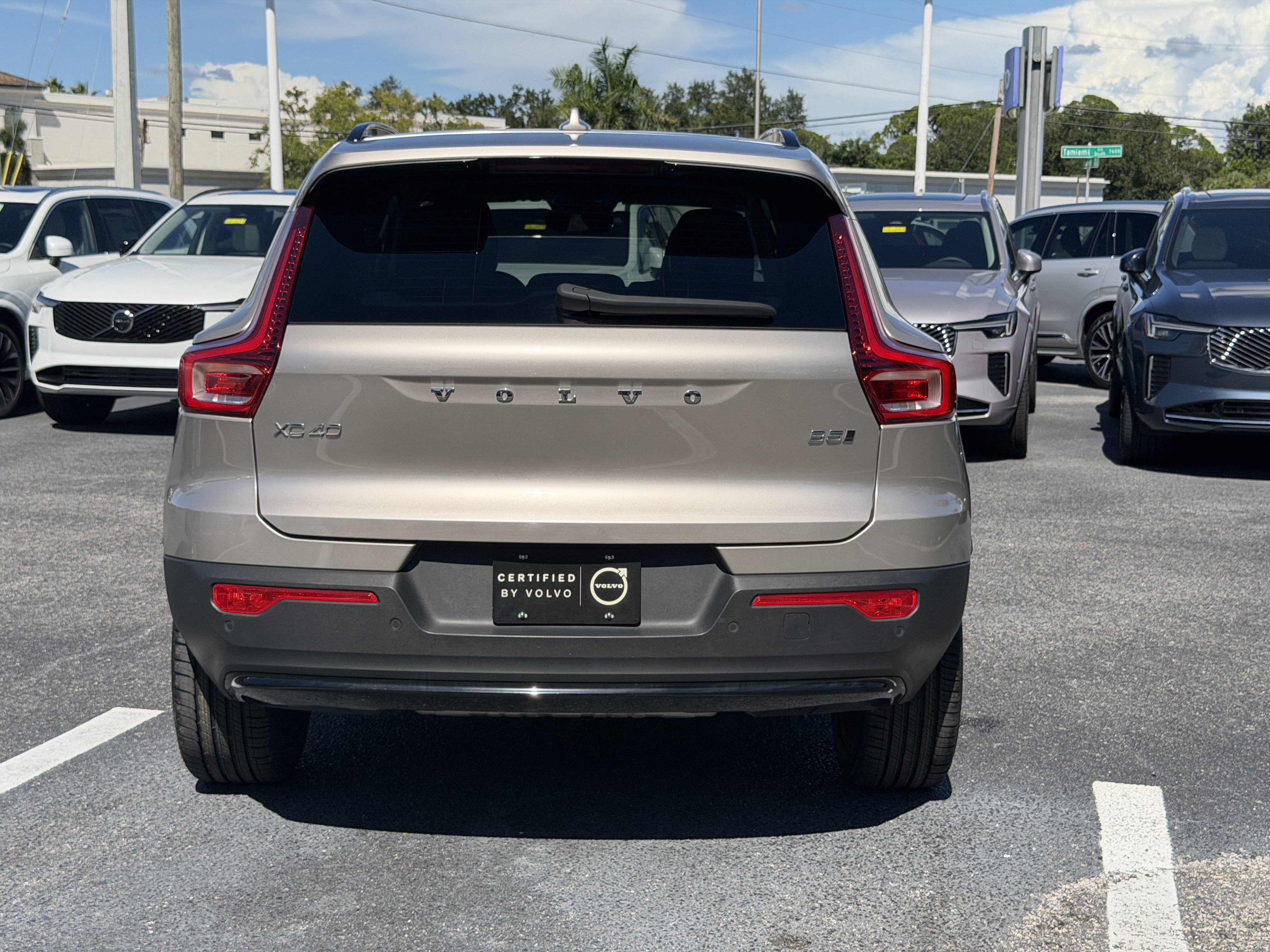 Certified 2024 Volvo XC40 B5 Core AWD/4WD image 4