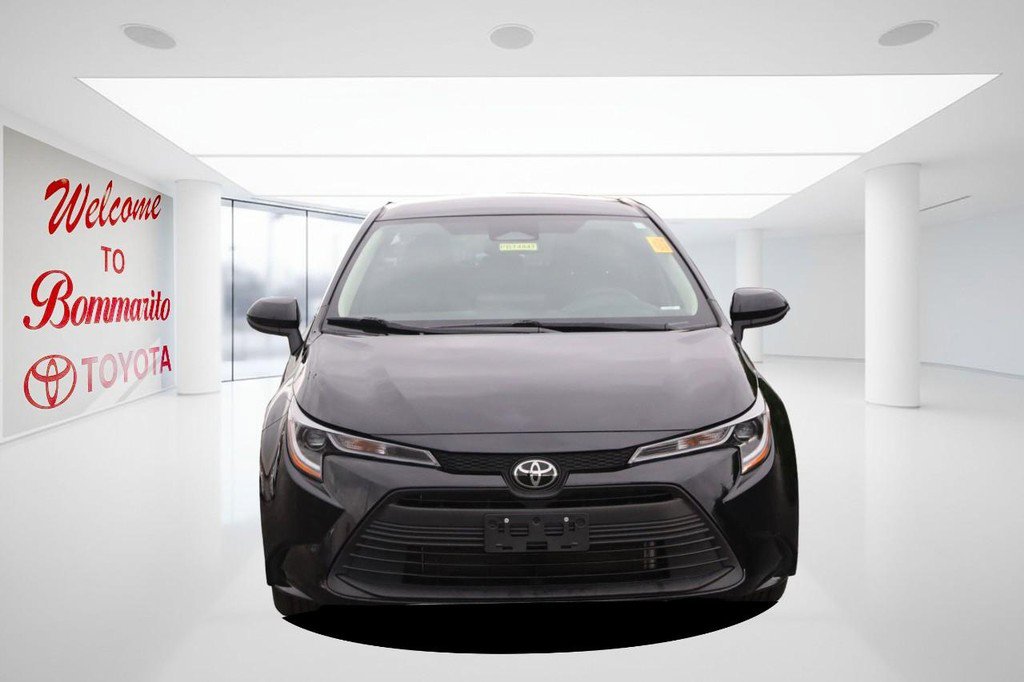 Certified 2025 Toyota Corolla LE FWD image 4