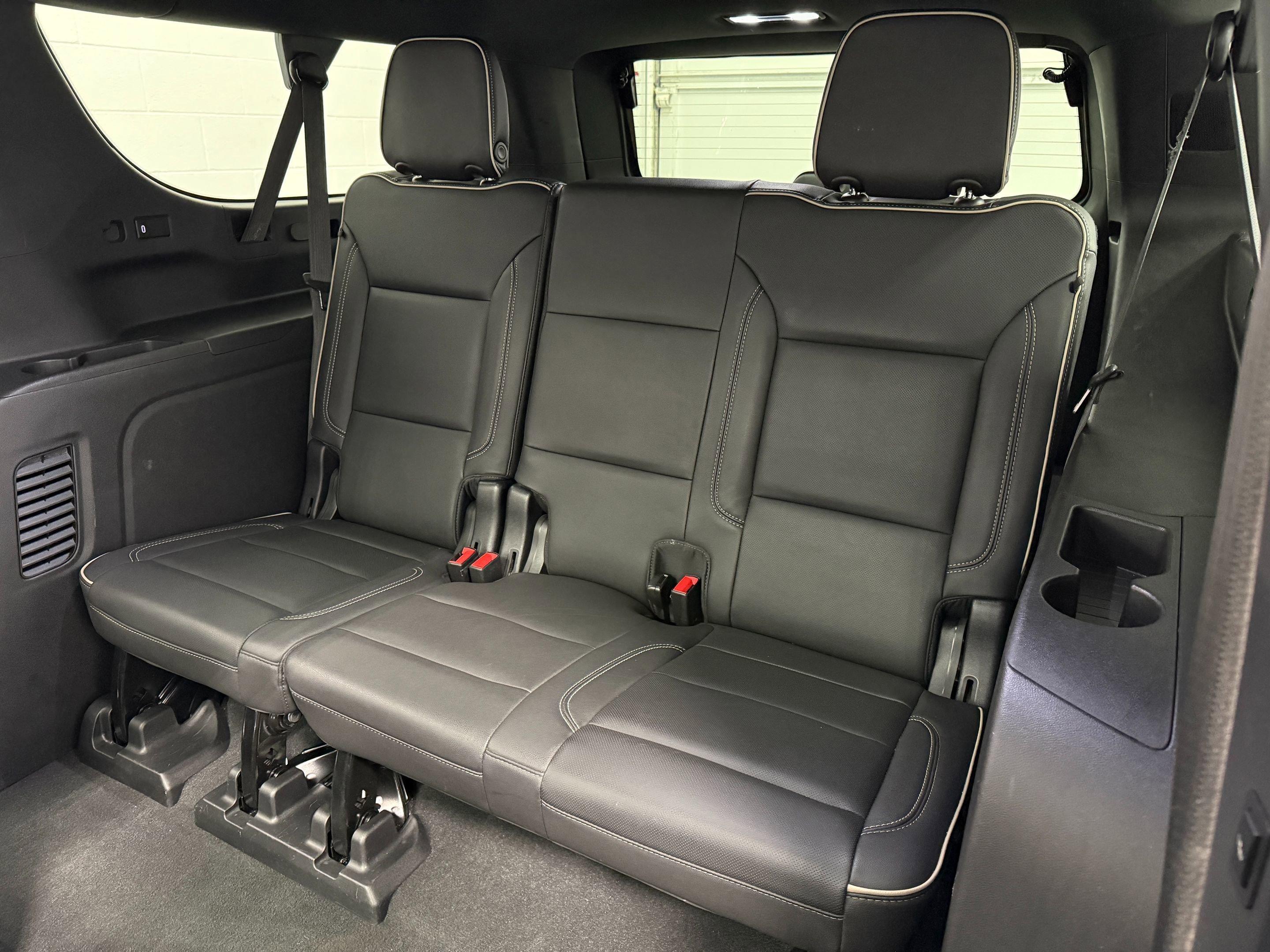 Used 2021 Chevrolet Suburban Premier w/ Premium Package AWD/4WD image 15