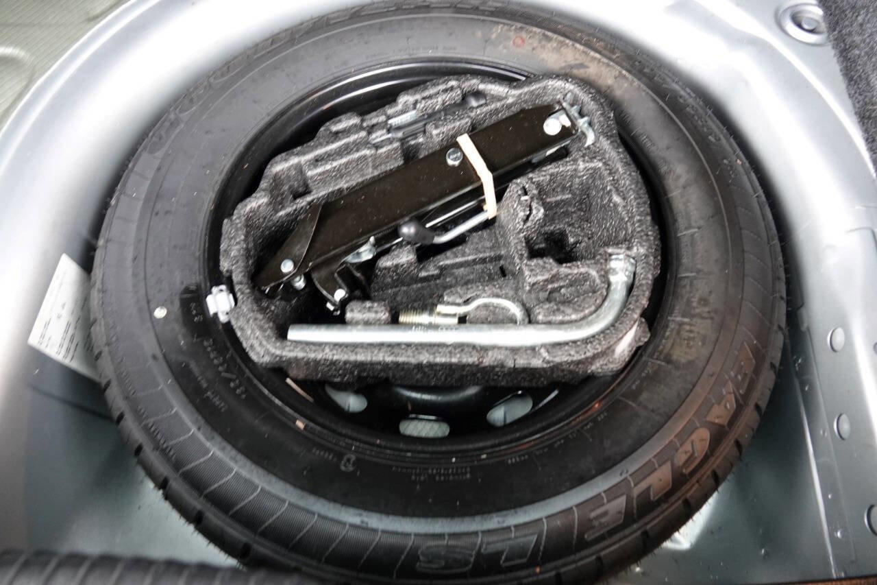 Used 2005 Volkswagen Golf GL image 80