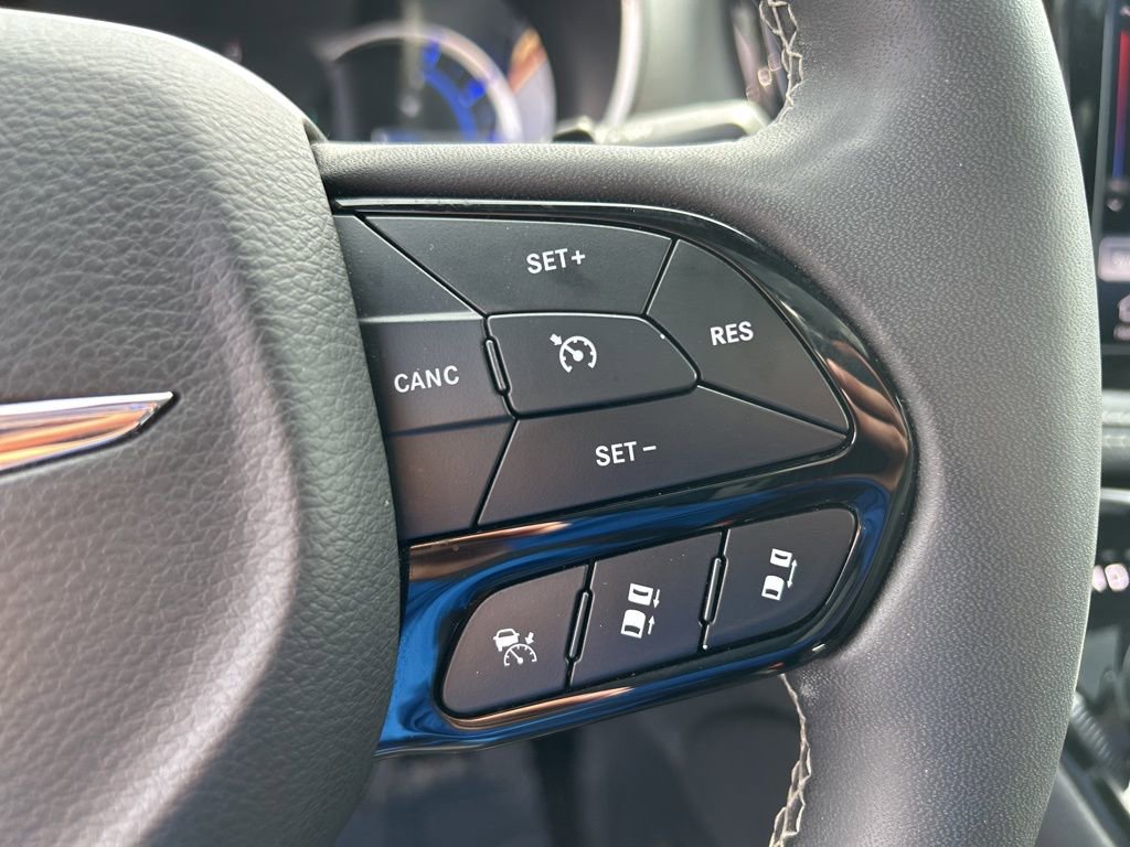 Used 2024 Chrysler Pacifica Premium FWD image 26
