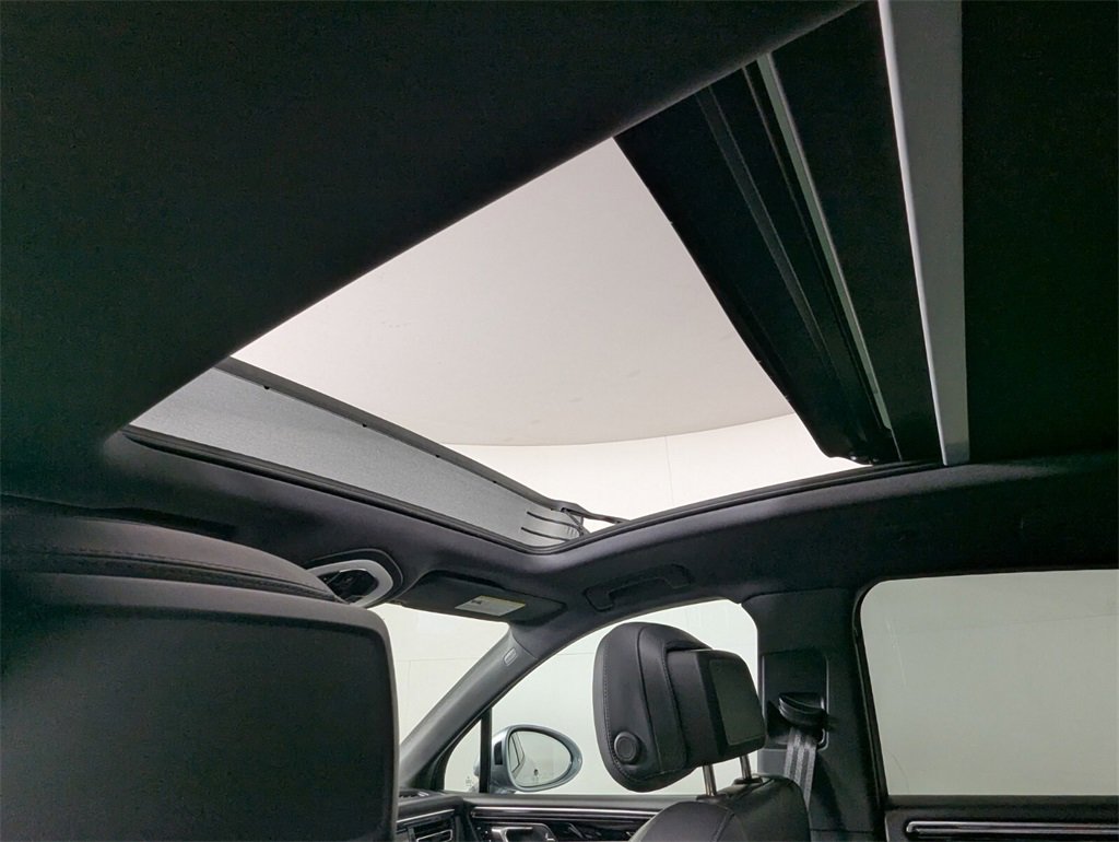 Used 2025 Porsche Macan Base w/ Premium Package Plus image 22