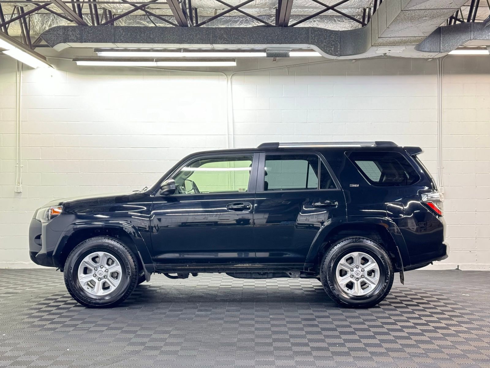 Used 2024 Toyota 4Runner SR5 image 3