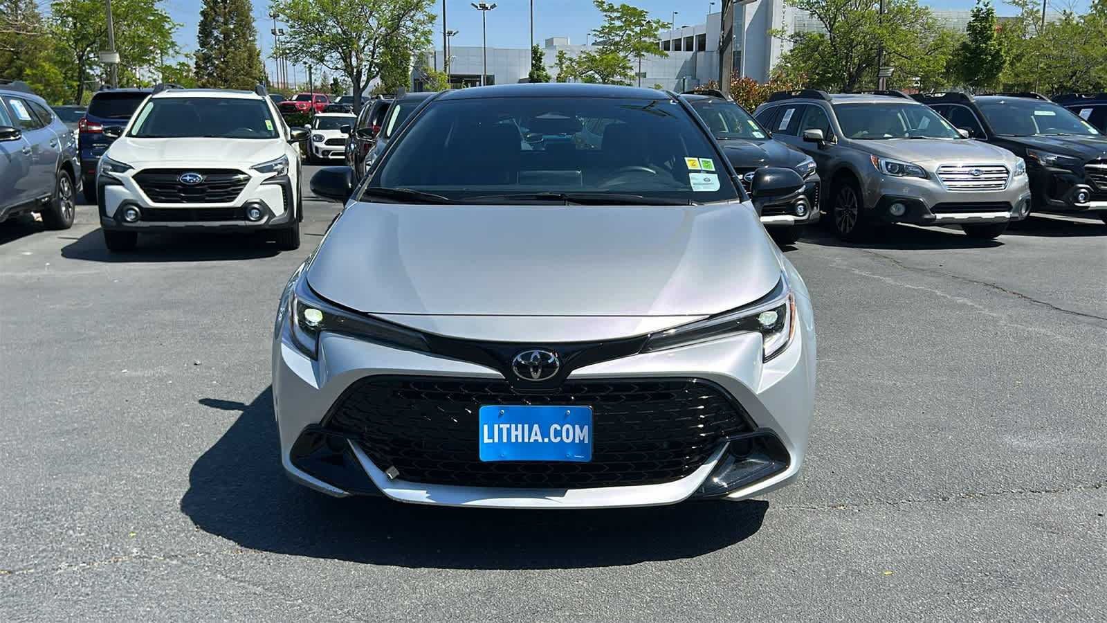 Used 2025 Toyota Corolla SE w/ SE Package FWD image 2