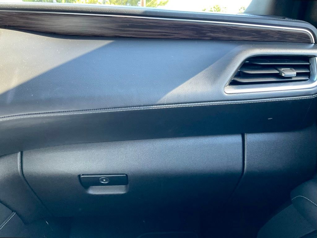 Used 2021 Chevrolet Suburban Z71 w/ Luxury Package image 40