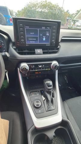 Used 2021 Toyota RAV4 LE AWD/4WD image 10