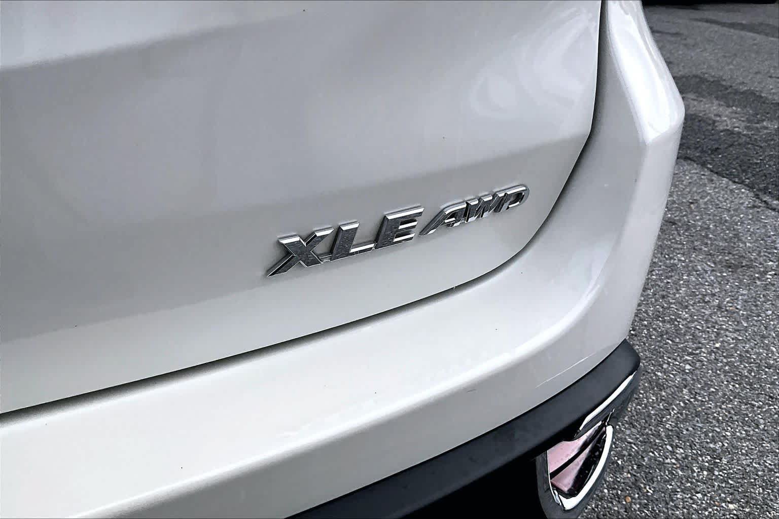 Used 2019 Toyota Highlander XLE AWD/4WD image 10