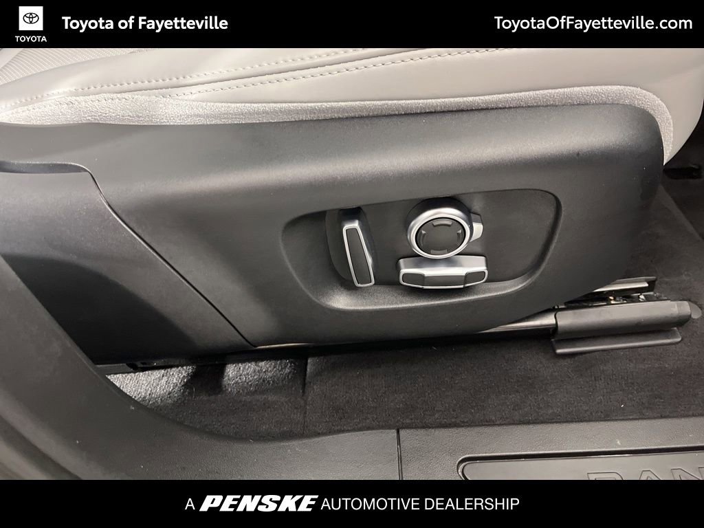 Used 2021 Land Rover Range Rover Evoque SE image 8