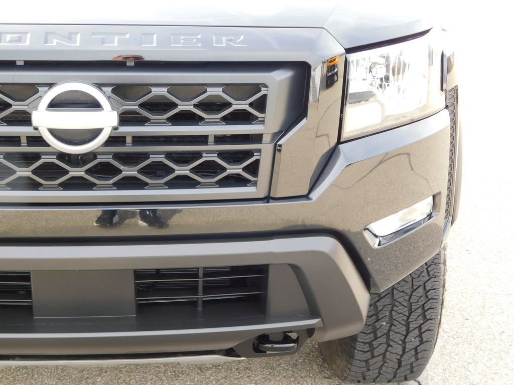 Used 2024 Nissan Frontier SV w/ Hardbody Edition AWD/4WD image 13