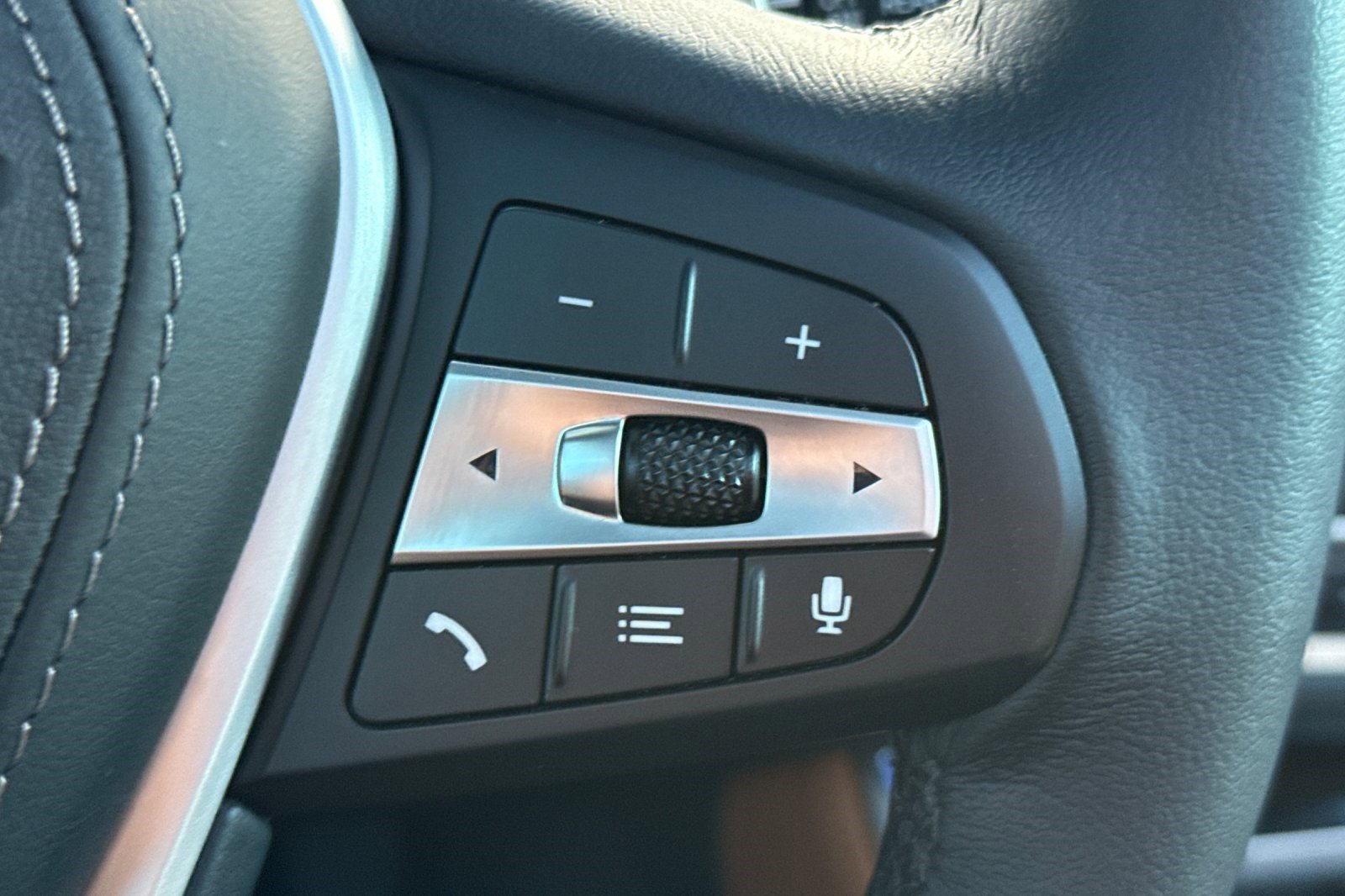 Certified 2024 BMW X5 xDrive50e w/ Premium Package image 30