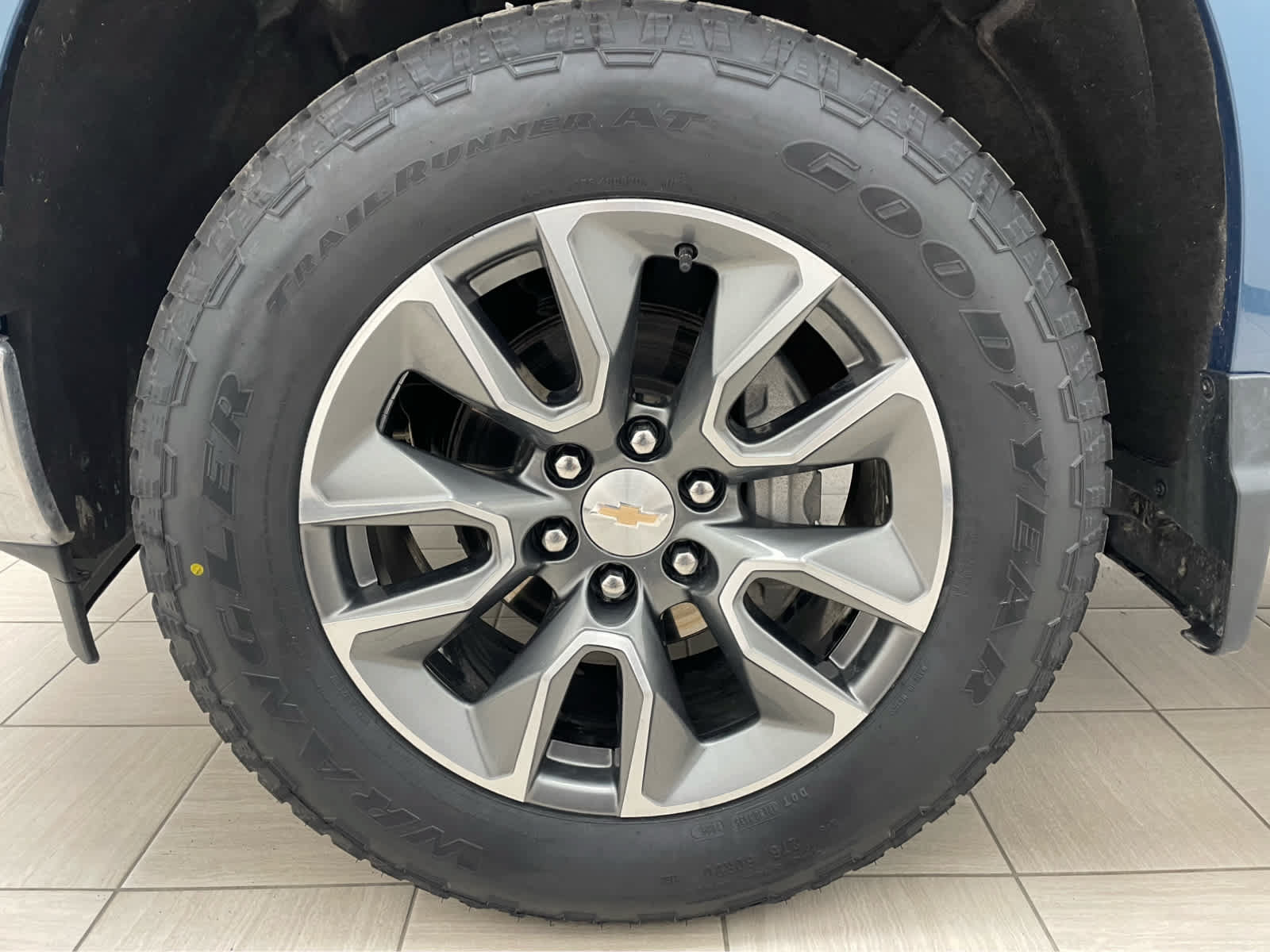 Used 2024 Chevrolet Silverado 1500 LT AWD/4WD image 6