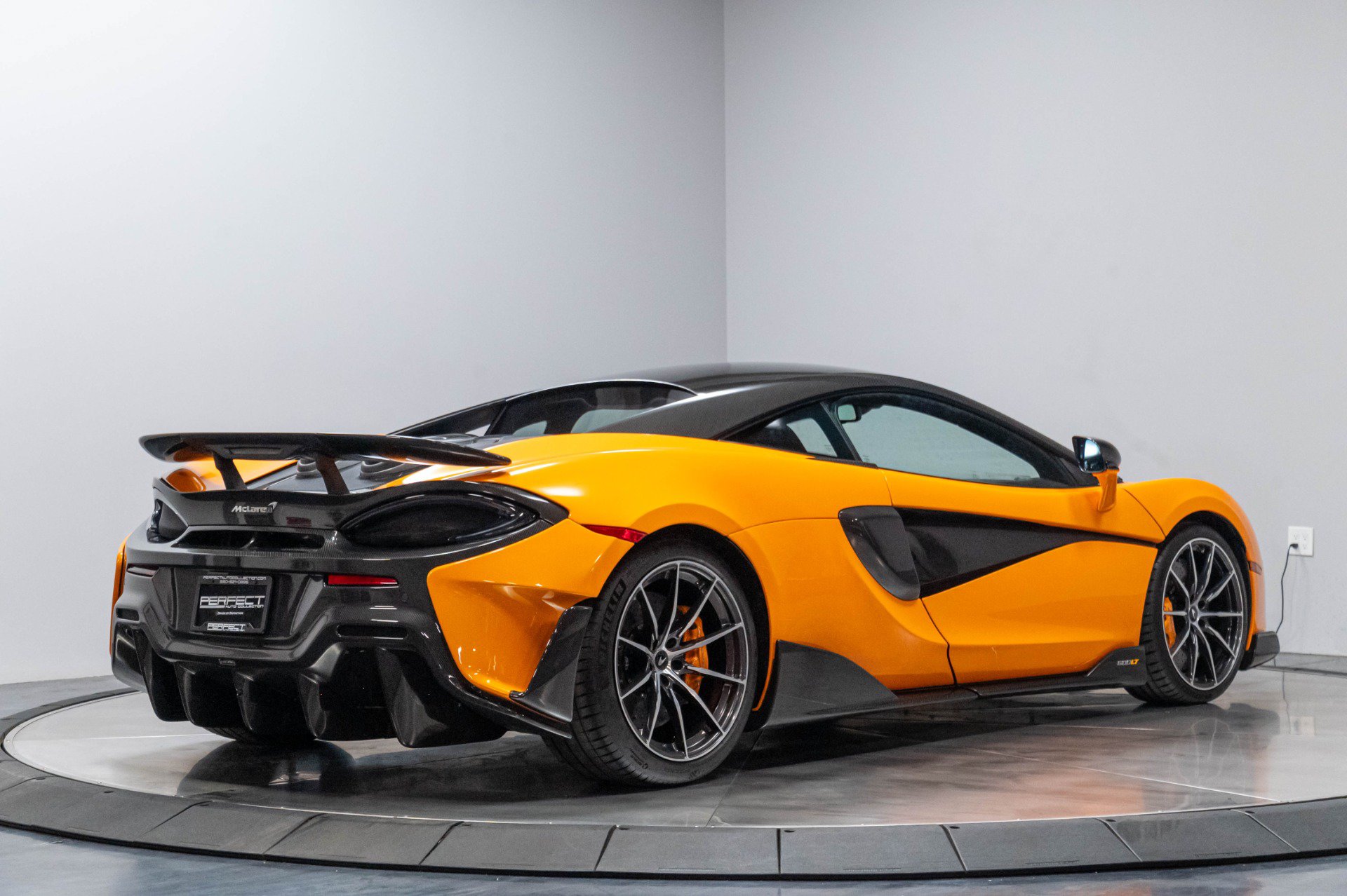 Used 2019 McLaren 600LT RWD image 17