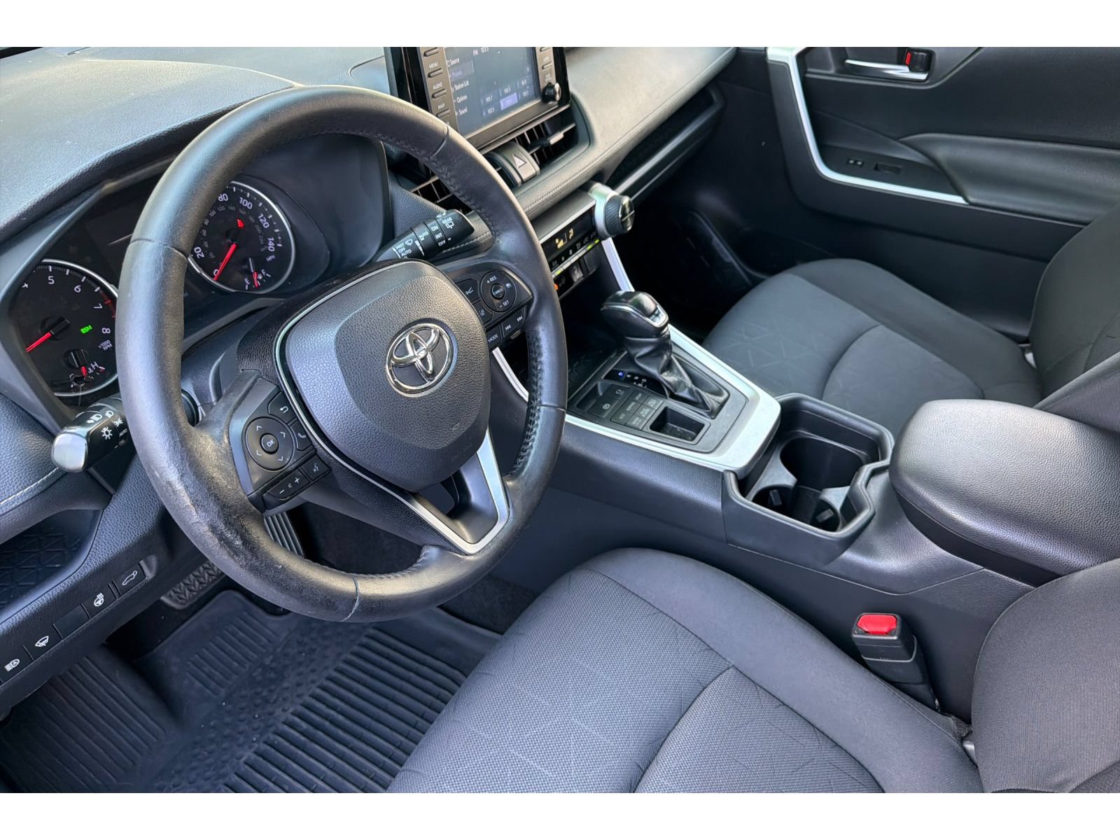 Used 2019 Toyota RAV4 XLE AWD/4WD image 10