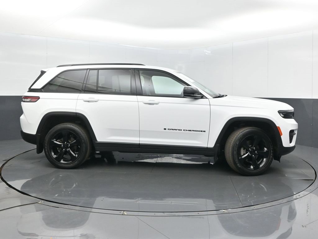 Used 2023 Jeep Grand Cherokee Altitude image 8