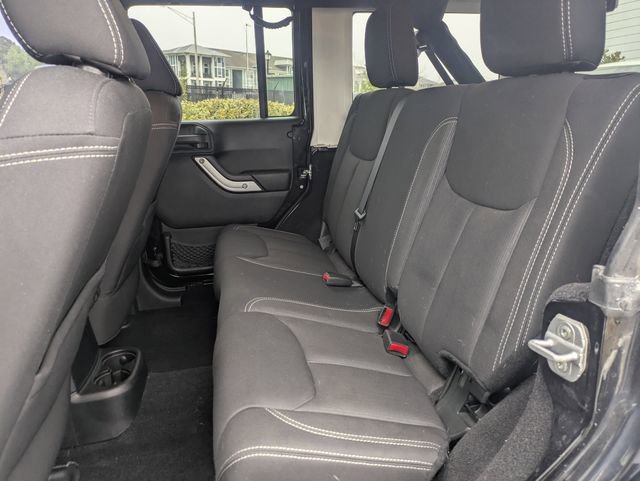 Used 2014 Jeep Wrangler Unlimited Sahara w/ Connectivity Group image 13