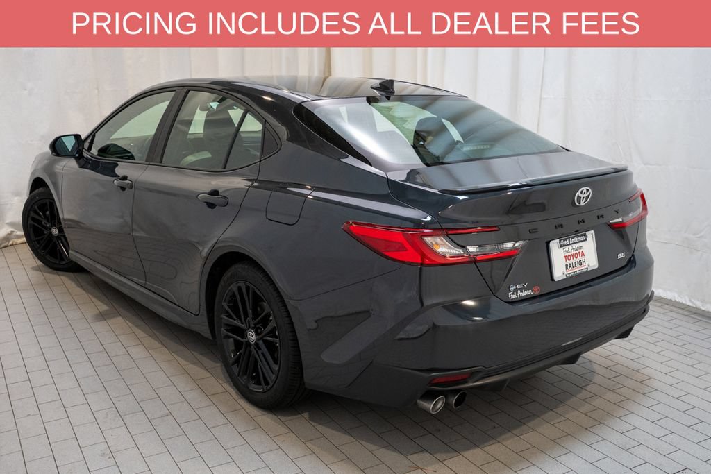Used 2025 Toyota Camry SE FWD image 3