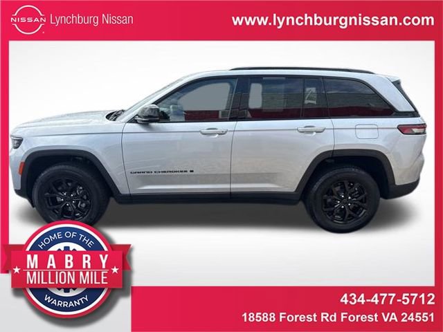 Used 2025 Jeep Grand Cherokee Altitude AWD/4WD image 1