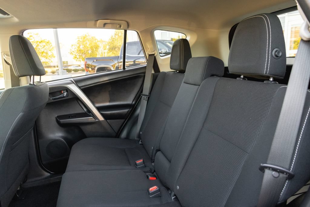 Used 2018 Toyota RAV4 XLE w/ All Weather Liner Package FWD image 27