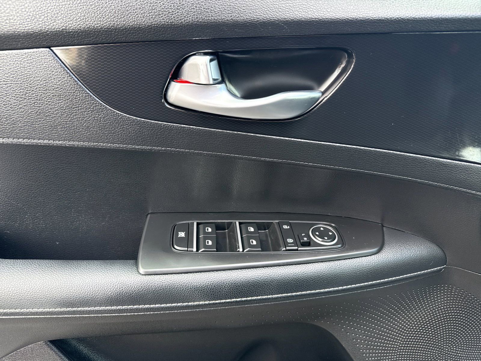 Used 2024 Kia Forte GT-Line image 10