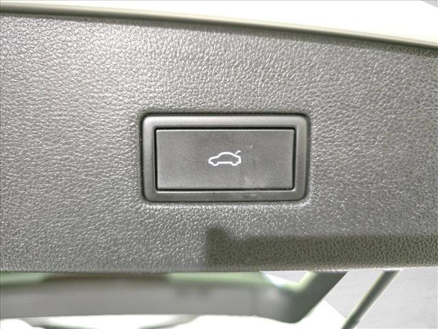 Used 2022 Volkswagen Tiguan SE R-Line image 13