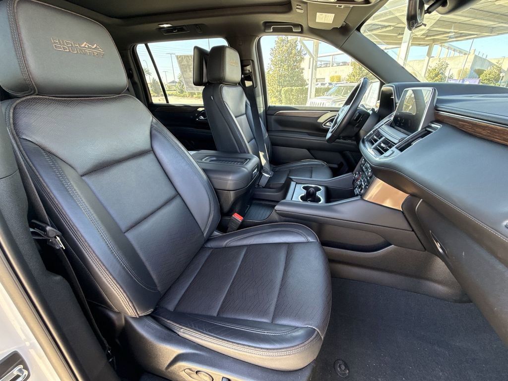 Used 2024 Chevrolet Suburban High Country w/ Advanced Technology Package AWD/4WD image 16