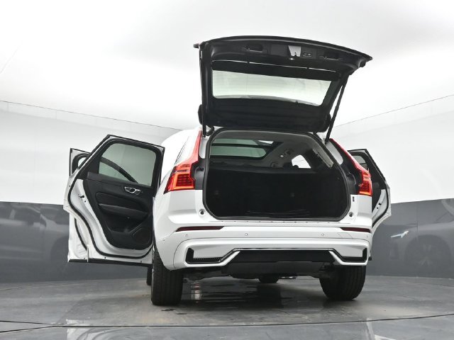 Used 2024 Volvo XC60 B5 Plus w/ Protection Package Premier AWD/4WD image 55