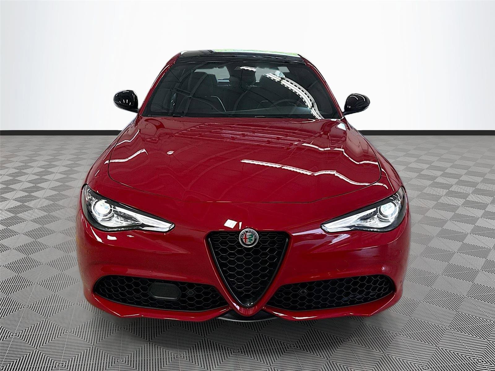 Used 2023 Alfa Romeo Giulia Veloce RWD image 2