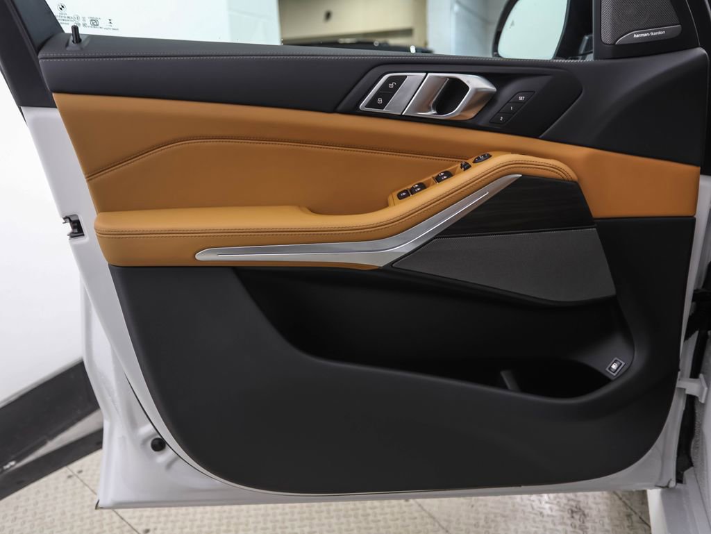 New 2026 BMW X5 xDrive50e w/ Executive Package image 9