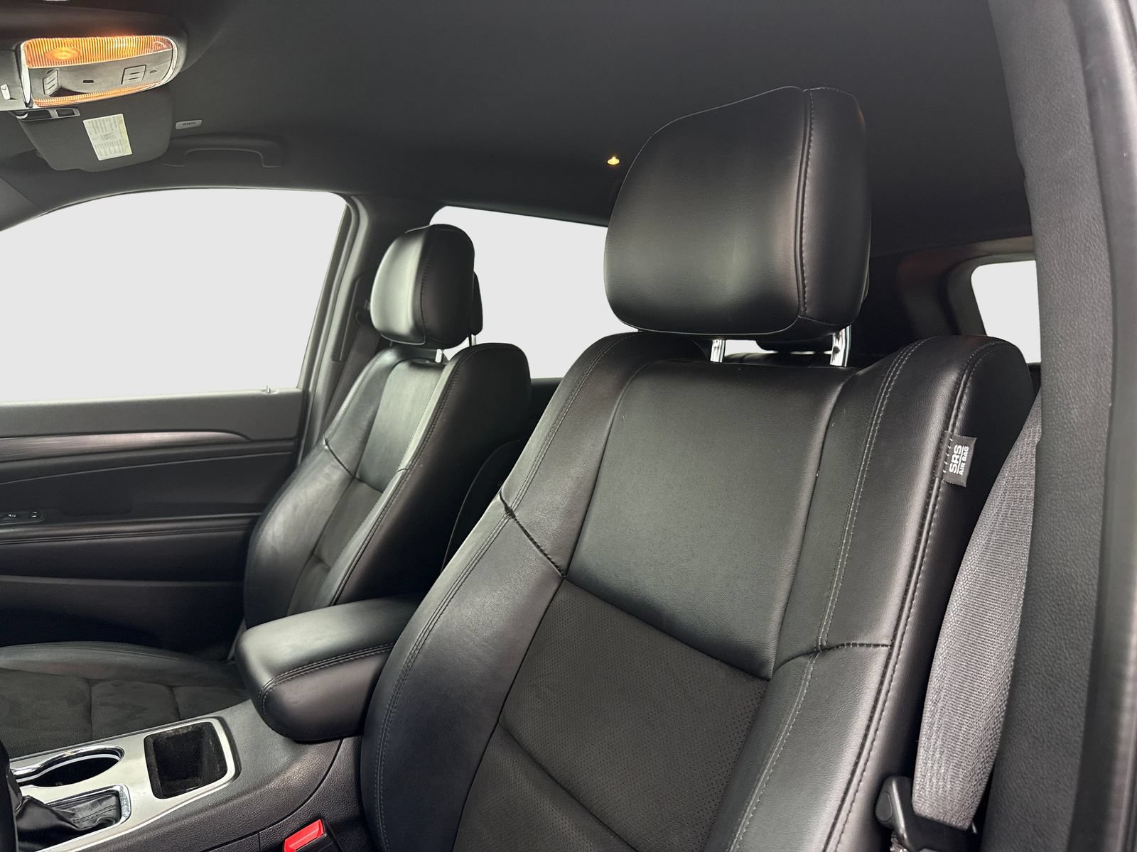 Used 2022 Jeep Grand Cherokee Laredo X RWD image 15