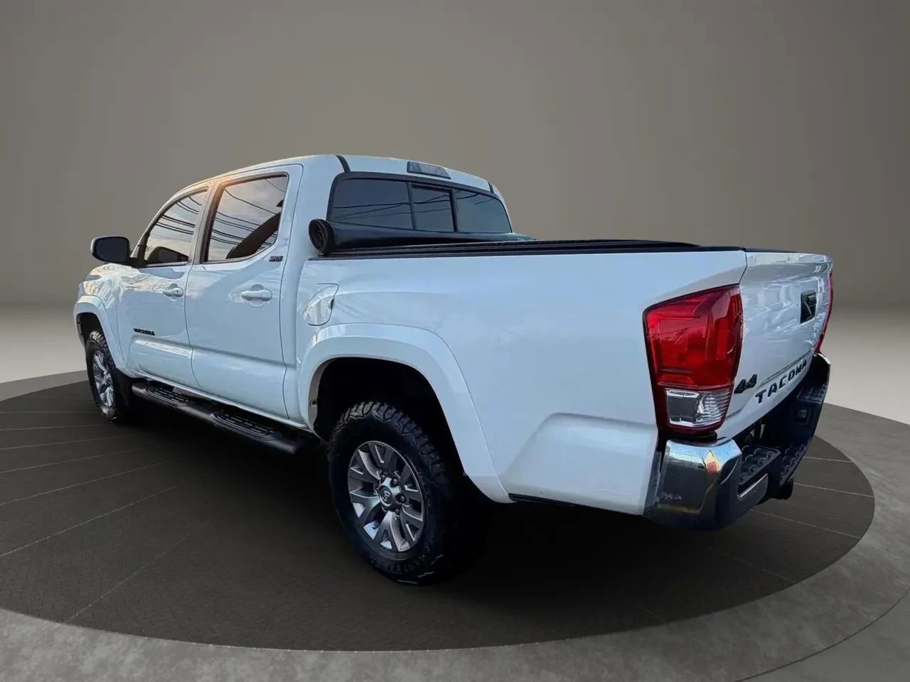 Used 2017 Toyota Tacoma SR5 w/ Tow Package image 7