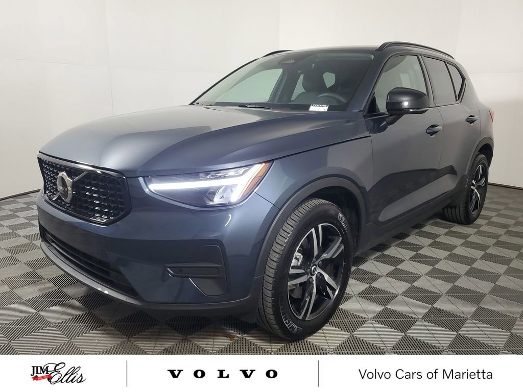 Used 2026 Volvo XC40 B5 Core w/ Climate Package image 4