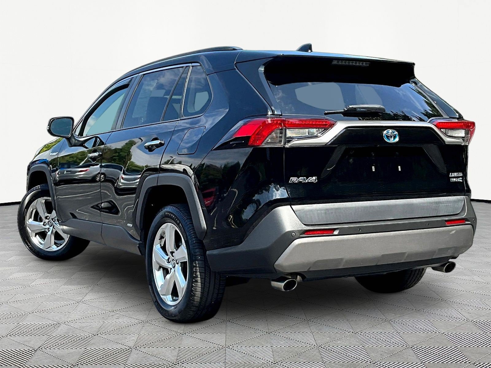 Used 2021 Toyota RAV4 Limited AWD/4WD image 4
