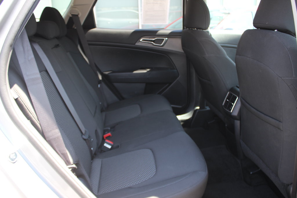 Used 2024 Kia Sportage LX AWD/4WD image 31