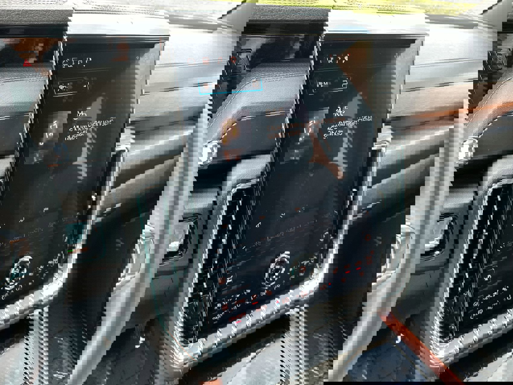 Certified 2025 GMC Yukon XL Denali AWD/4WD image 16