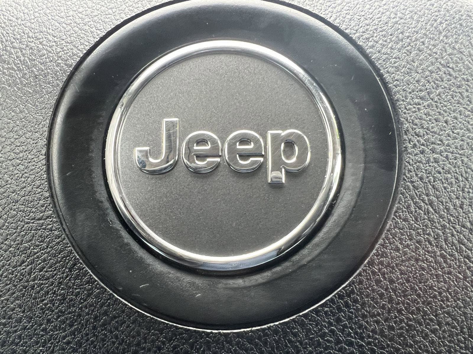 Used 2014 Jeep Cherokee Latitude w/ Comfort/Convenience Group FWD image 19