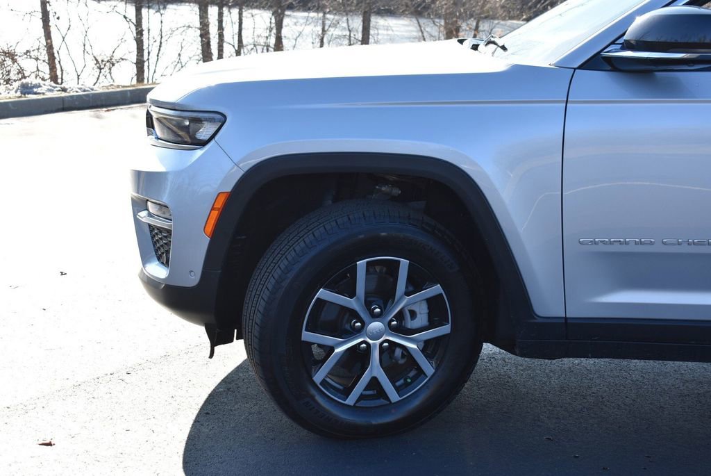 Certified 2025 Jeep Grand Cherokee Limited w/ Luxury Tech Group II image 10