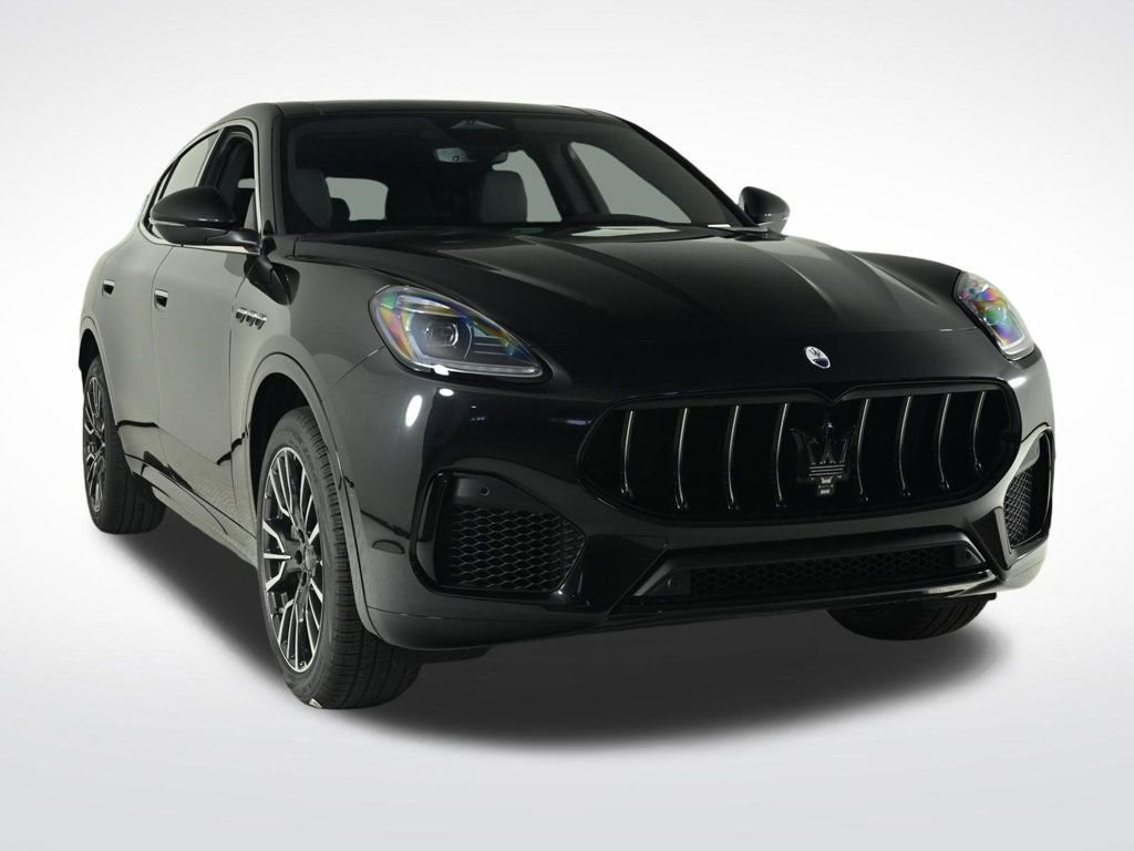 Used 2025 Maserati Grecale GT image 7