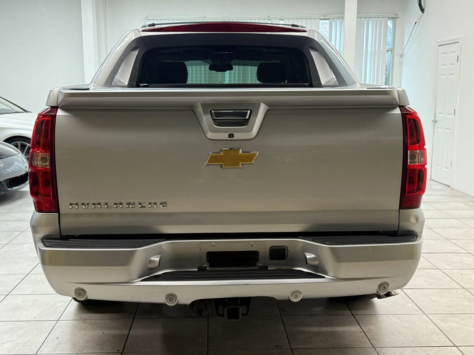 Used 2012 Chevrolet Avalanche LTZ image 8