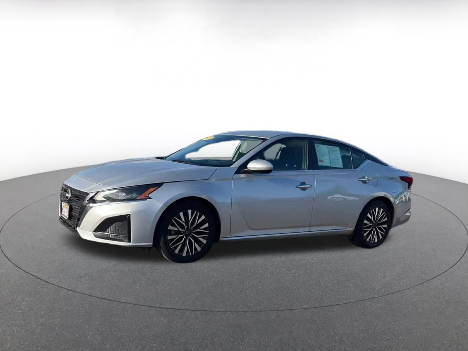 Used 2023 Nissan Altima 2.5 SV image 8