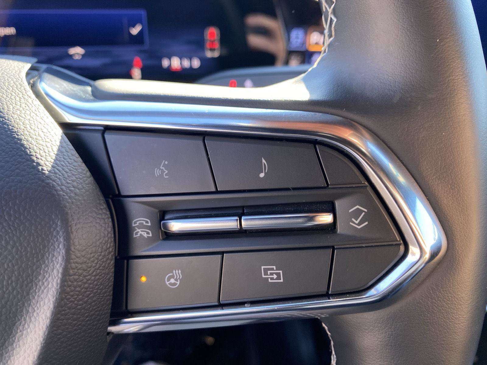 Used 2025 Chevrolet Equinox EV LT w/ Convenience Package image 25