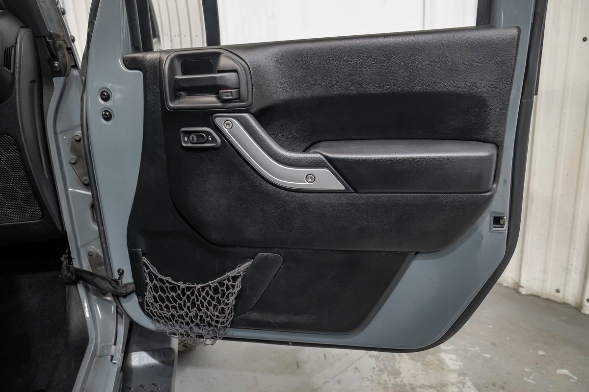 Used 2014 Jeep Wrangler Unlimited Rubicon w/ Connectivity Group image 41