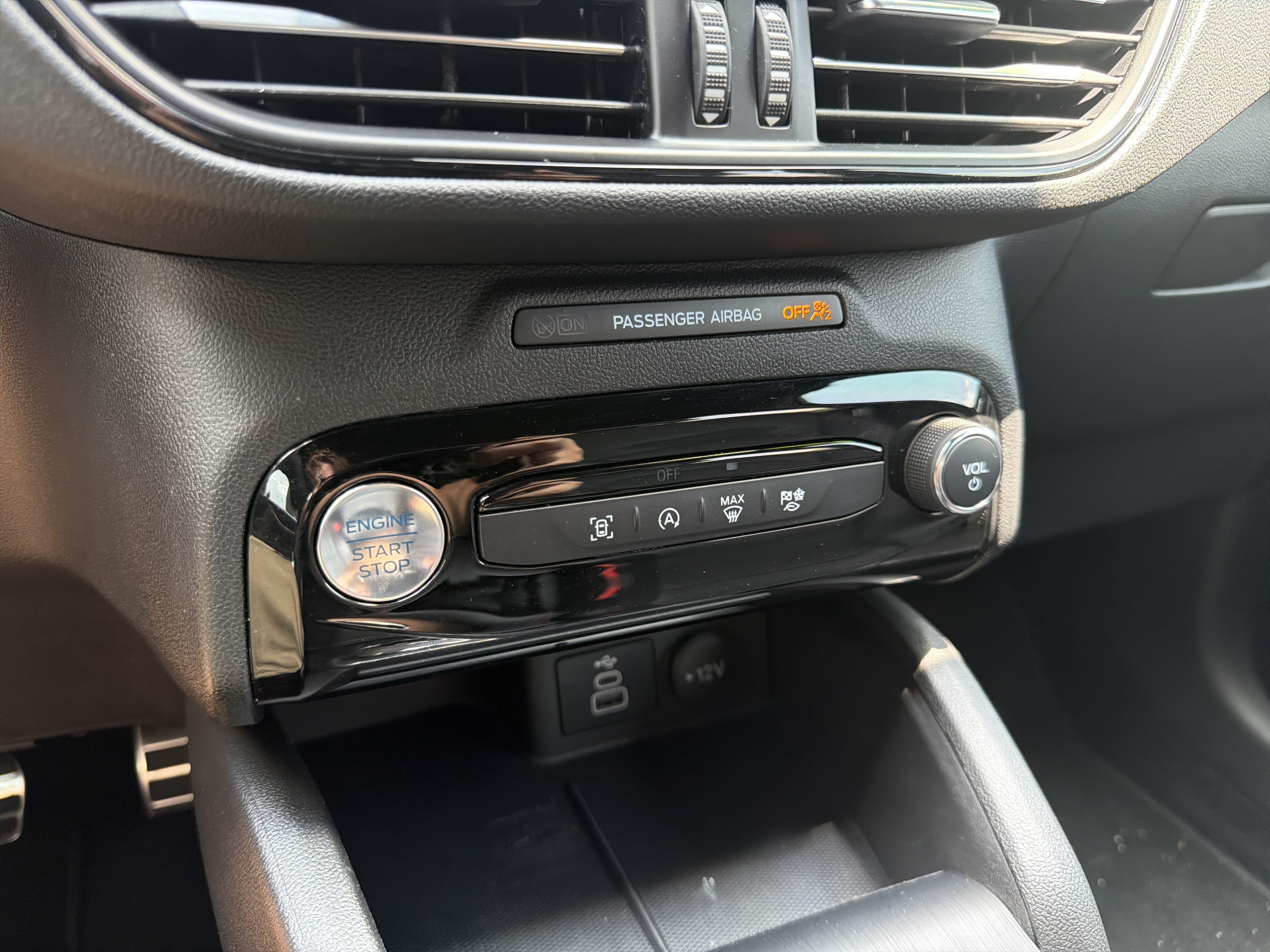 Used 2024 Ford Escape ST-Line w/ Tech Pack #1 FWD image 7