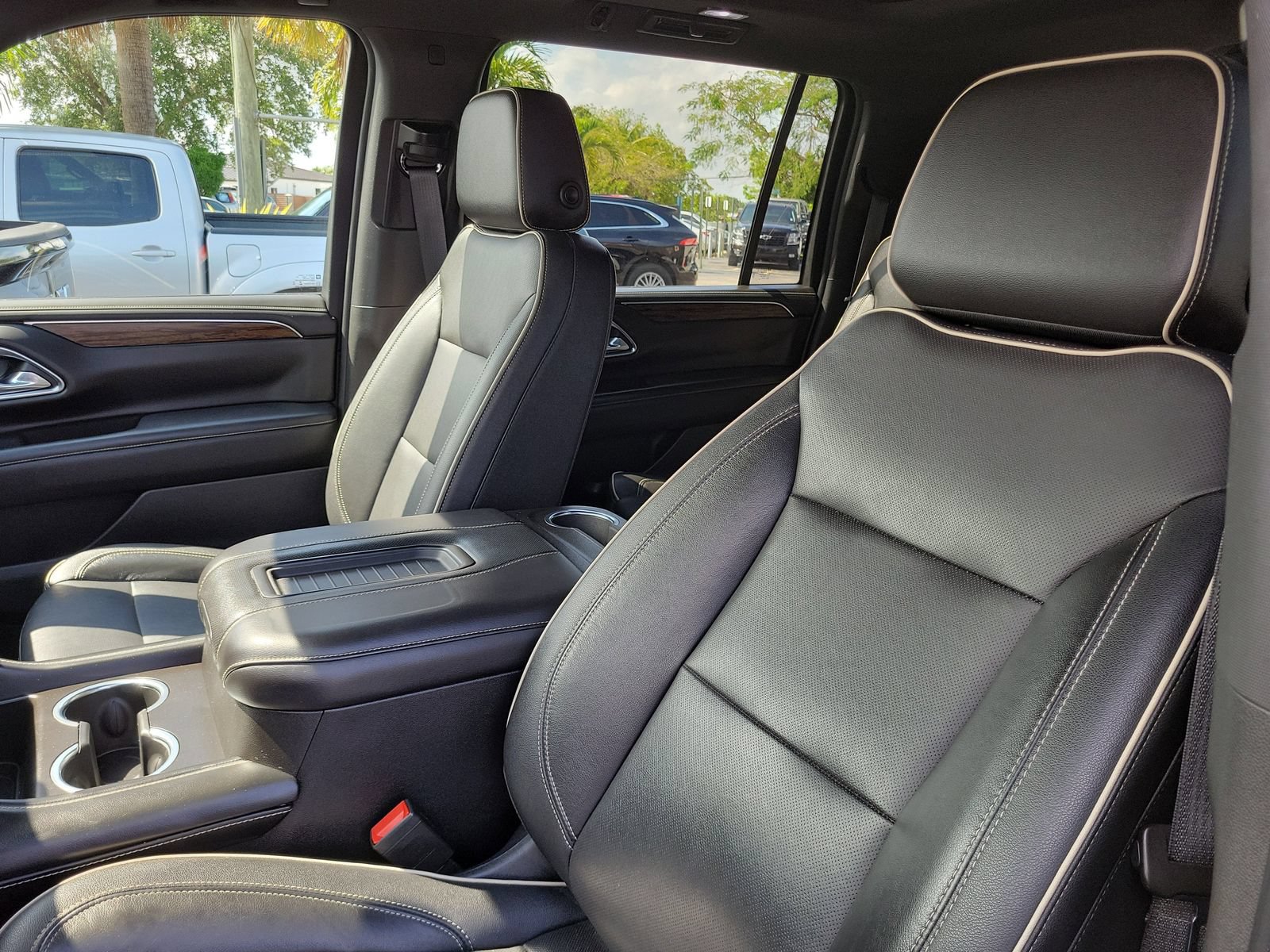 Used 2021 Chevrolet Suburban Premier w/ Premium Package AWD/4WD image 11