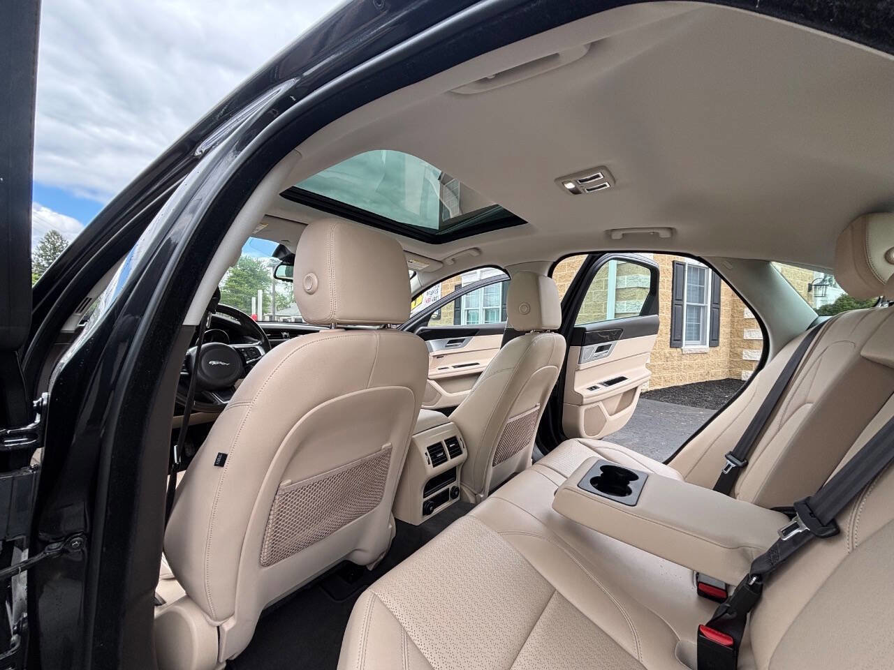Used 2018 Jaguar XF Prestige AWD/4WD image 7